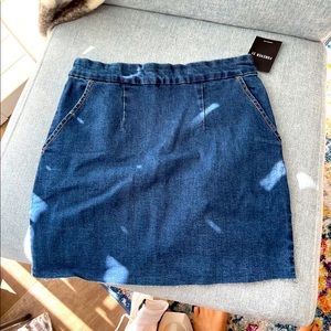 Brand new tags on F21 jeans skirt